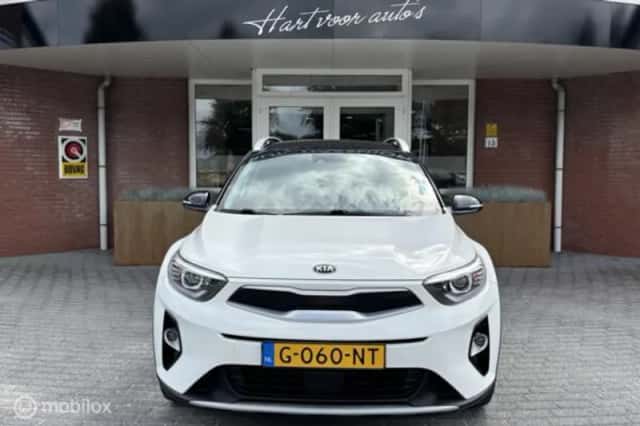 Kia Stonic (2019) thumbnail 5