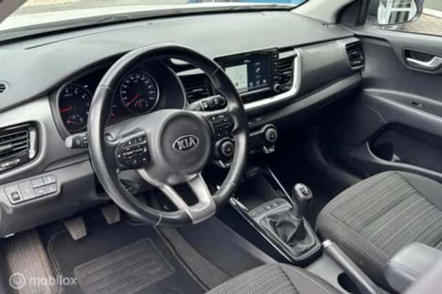 Kia Stonic (2019) thumbnail 6