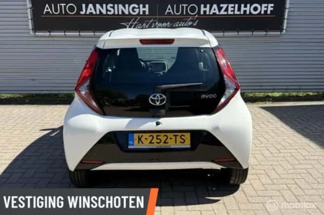 Toyota Aygo (2021) thumbnail 3
