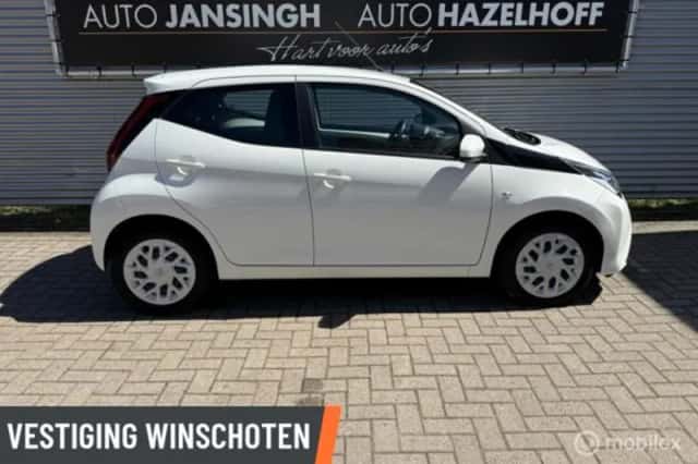 Toyota Aygo (2021) thumbnail 4
