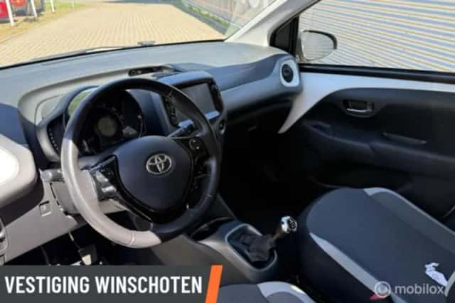 Toyota Aygo (2021) thumbnail 6