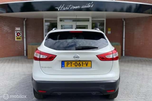 Nissan Qashqai (2017) thumbnail 3