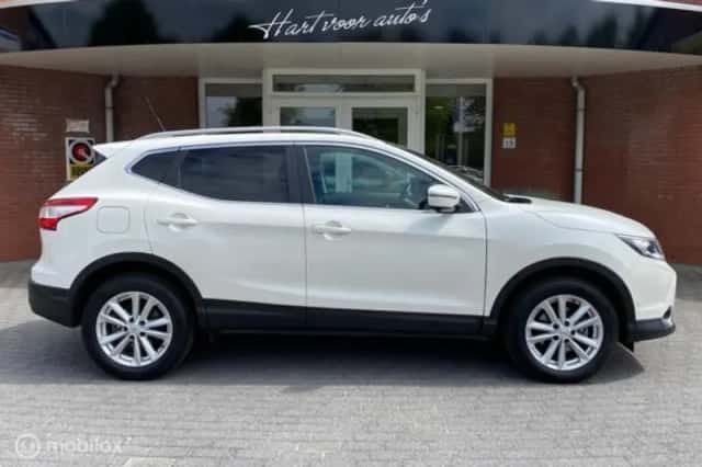Nissan Qashqai (2017) thumbnail 4