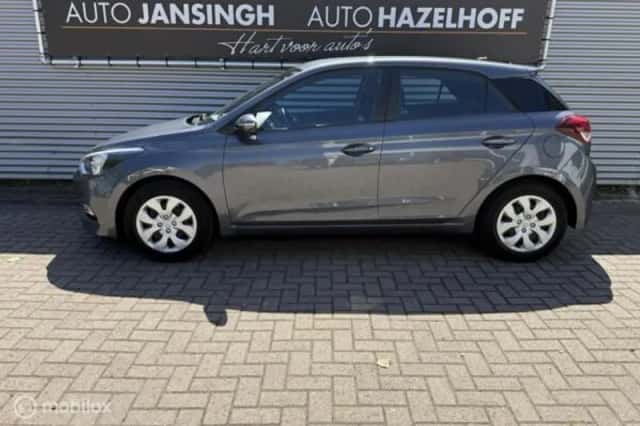 Hyundai i20 (2018) thumbnail 2