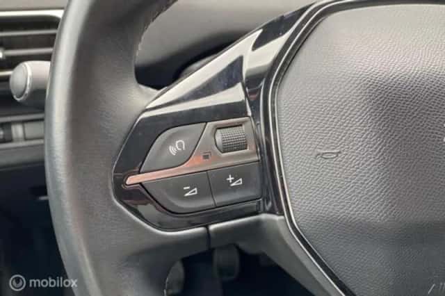 Peugeot 3008 (2017) thumbnail 4