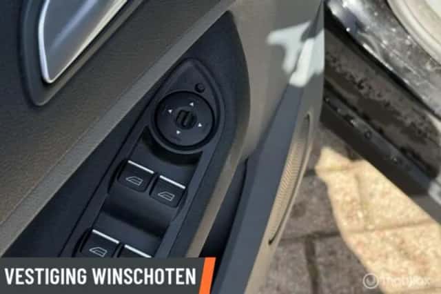 Ford Grand C-Max (2015) thumbnail 6