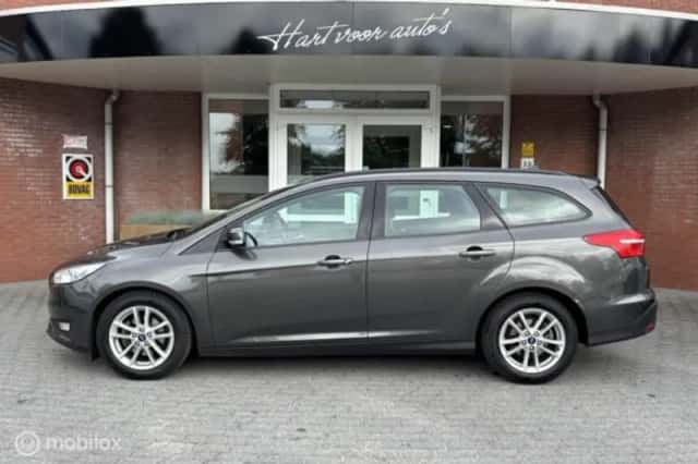 Ford Focus (2018) thumbnail 2