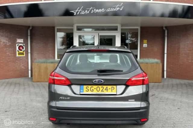 Ford Focus (2018) thumbnail 3