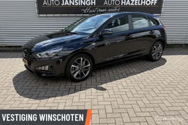 Hyundai i30 (2023) thumbnail 1