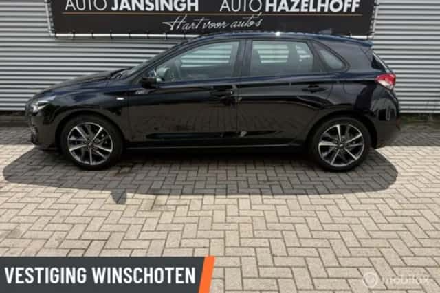 Hyundai i30 (2023) thumbnail 2