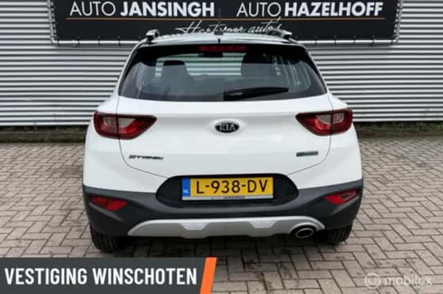 Kia Stonic (2021) thumbnail 3