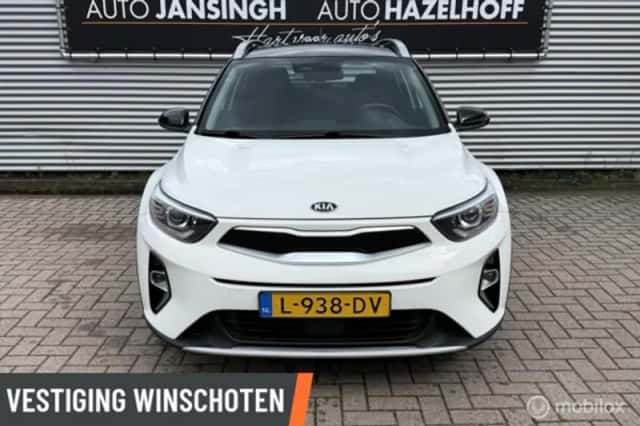 Kia Stonic (2021) thumbnail 5