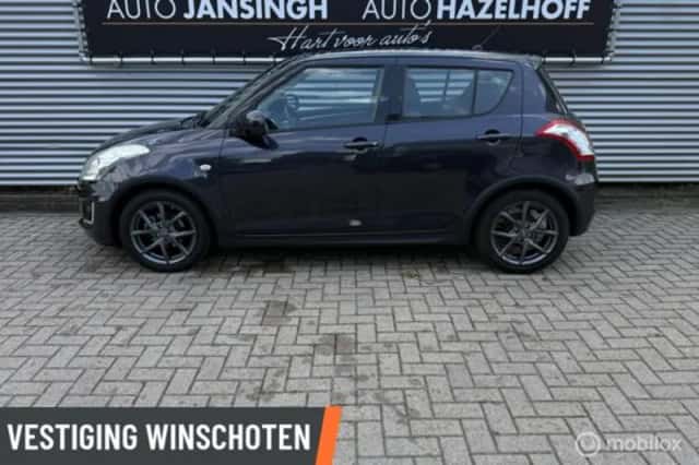 Suzuki Swift (2015) thumbnail 2
