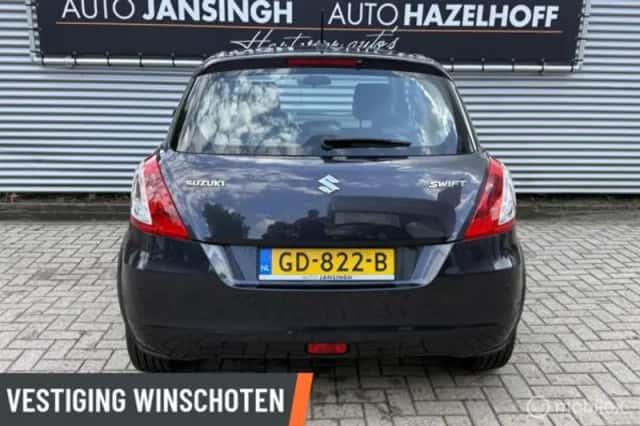 Suzuki Swift (2015) thumbnail 3
