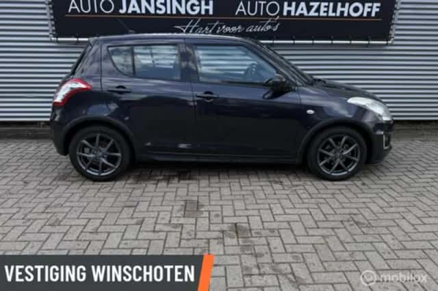Suzuki Swift (2015) thumbnail 4