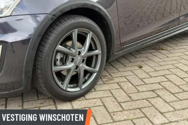 Suzuki Swift (2015) thumbnail 6