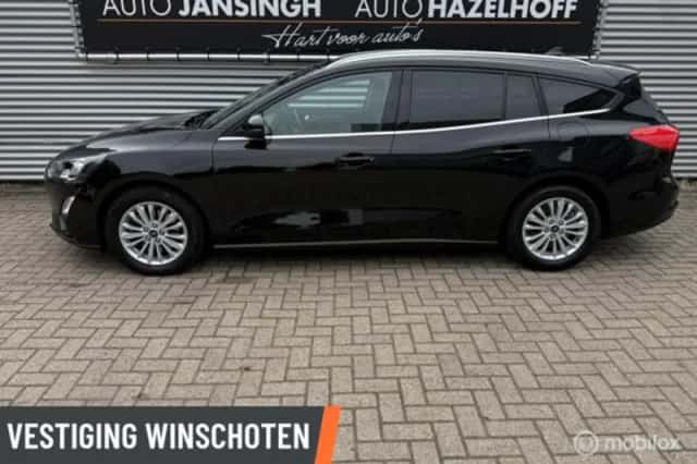 Ford Focus (2022) thumbnail 2