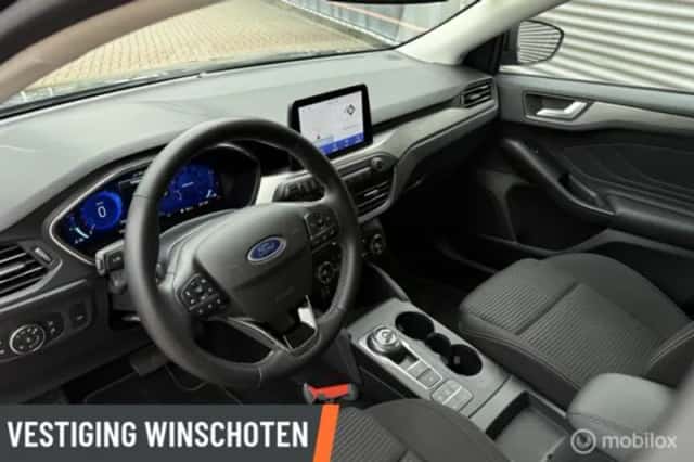 Ford Focus (2022) thumbnail 6