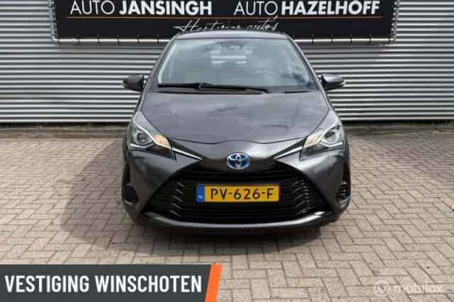 Toyota Yaris (2017) thumbnail 5