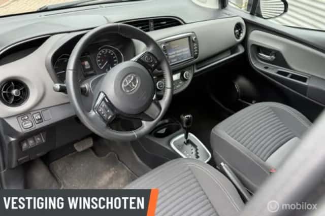 Toyota Yaris (2017) thumbnail 6