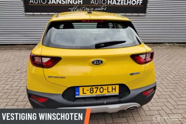 Kia Stonic (2021) thumbnail 3