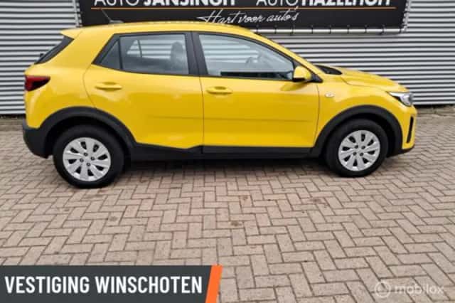 Kia Stonic (2021) thumbnail 4