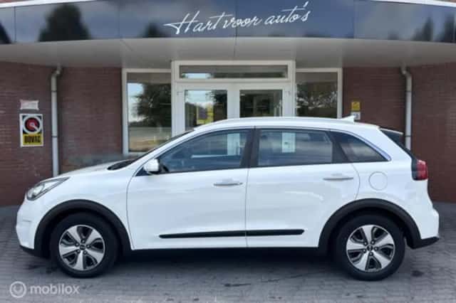 Kia Niro (2018) thumbnail 2