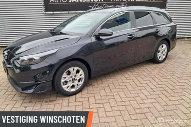 Kia Ceed (2022) thumbnail 1
