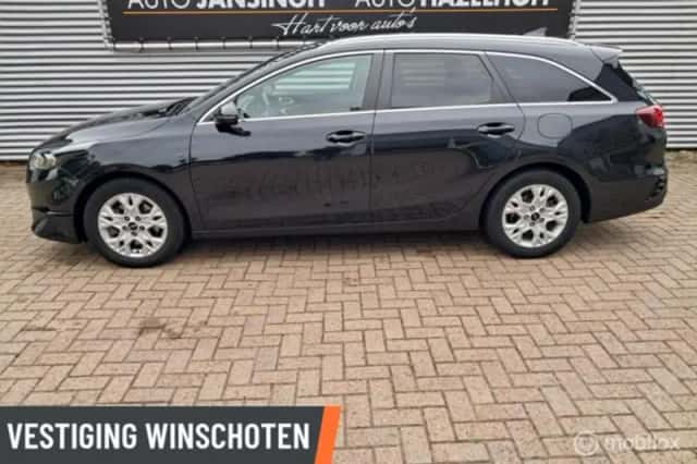 Kia Ceed (2022) thumbnail 2