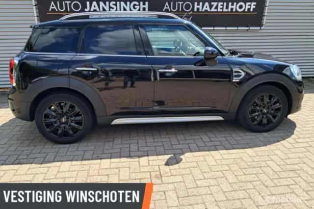 MINI Countryman (2017) thumbnail 4