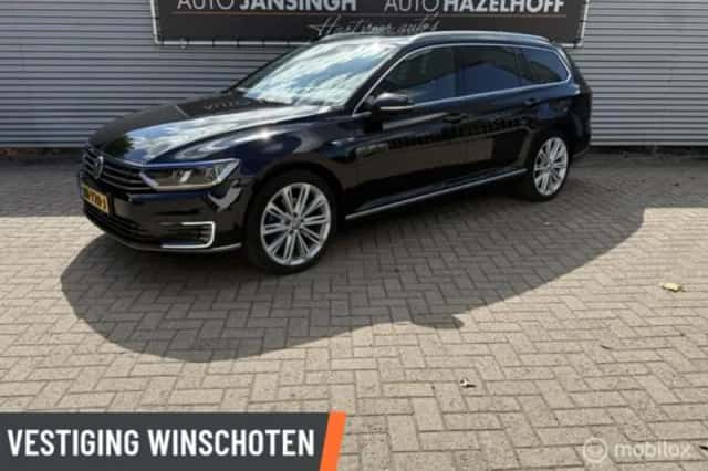 Volkswagen Passat (2015) thumbnail 1