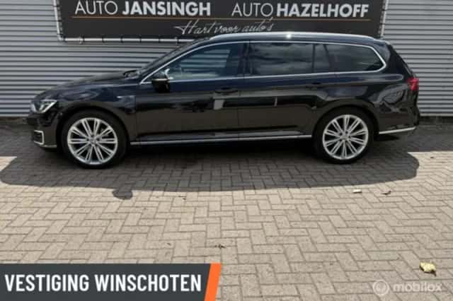 Volkswagen Passat (2015) thumbnail 2
