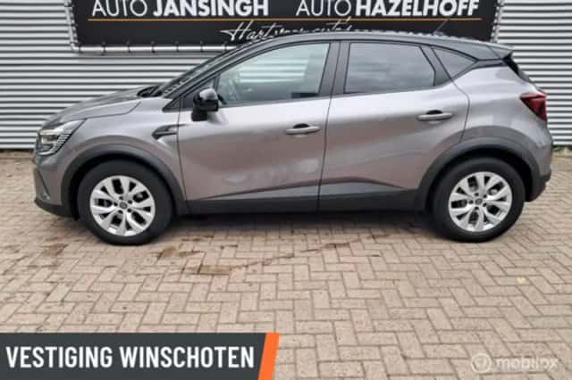 Renault Captur (2021) thumbnail 2