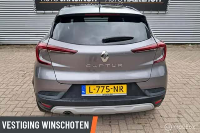 Renault Captur (2021) thumbnail 3