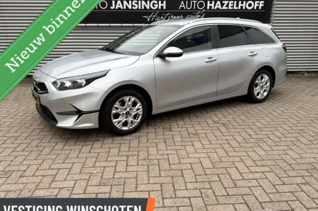 Kia Ceed Sportswagon (2022) thumbnail 1