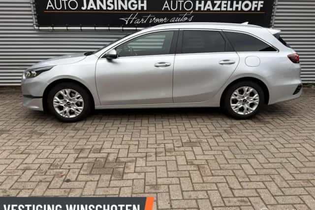 Kia Ceed Sportswagon (2022) thumbnail 2