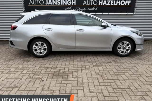 Kia Ceed Sportswagon (2022) thumbnail 4