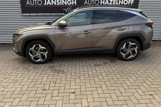 Hyundai Tucson (2022) thumbnail 2