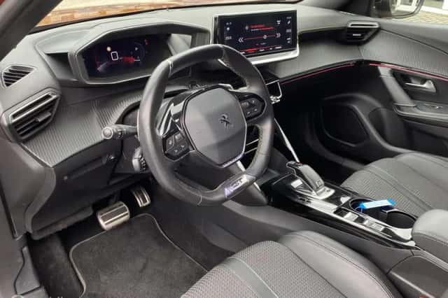Peugeot 2008 (2020) thumbnail 6