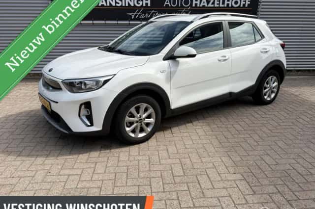 Kia Stonic (2021) thumbnail 1
