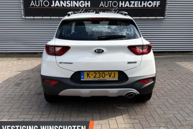 Kia Stonic (2021) thumbnail 3