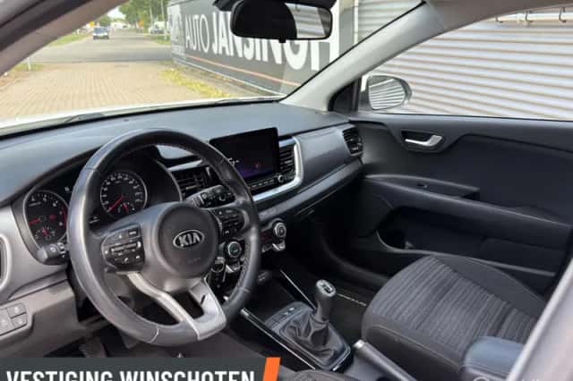 Kia Stonic (2021) thumbnail 6