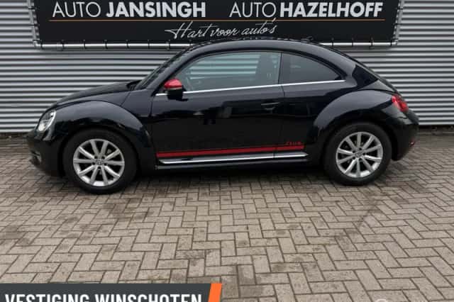 Volkswagen Beetle (2016) thumbnail 2