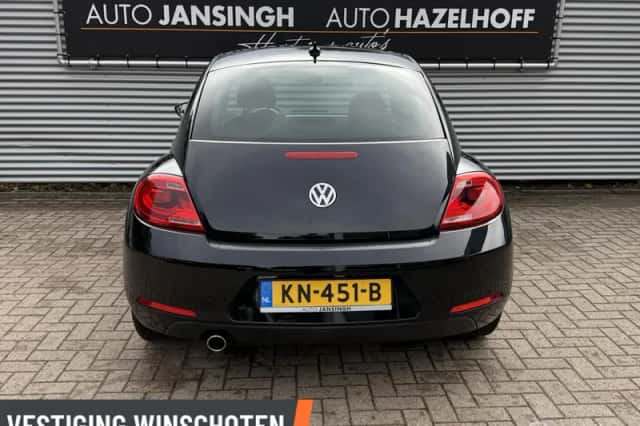 Volkswagen Beetle (2016) thumbnail 3