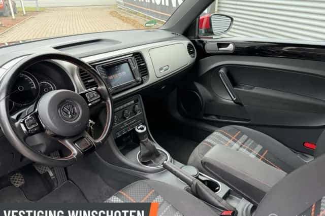 Volkswagen Beetle (2016) thumbnail 6