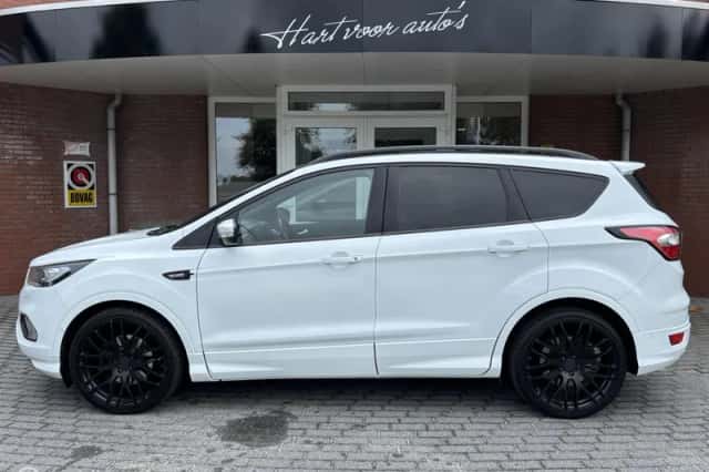 Ford Kuga (2018) thumbnail 2