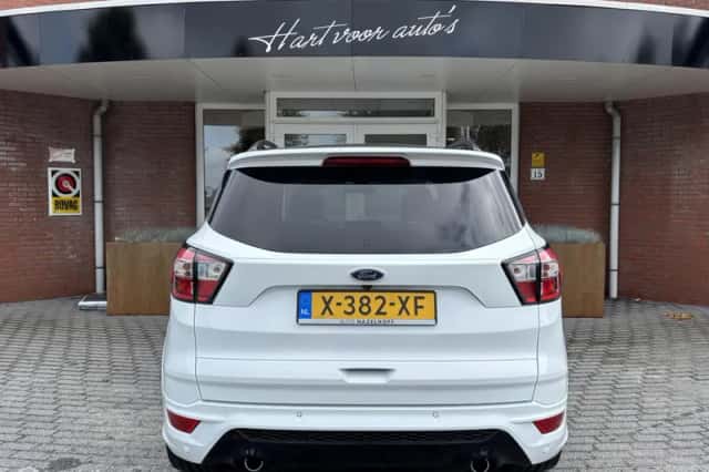 Ford Kuga (2018) thumbnail 3