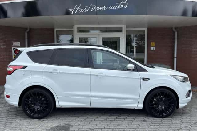 Ford Kuga (2018) thumbnail 4