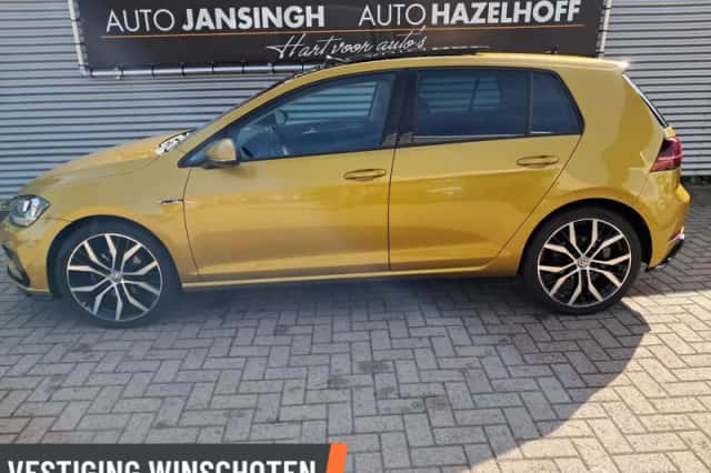 Volkswagen Golf (2018) thumbnail 2