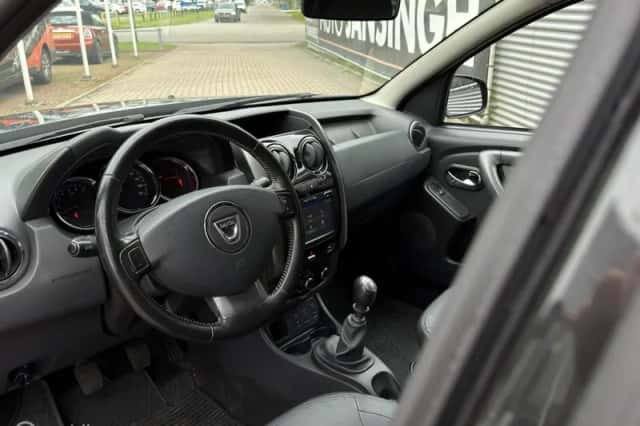 Dacia Duster (2017) thumbnail 6